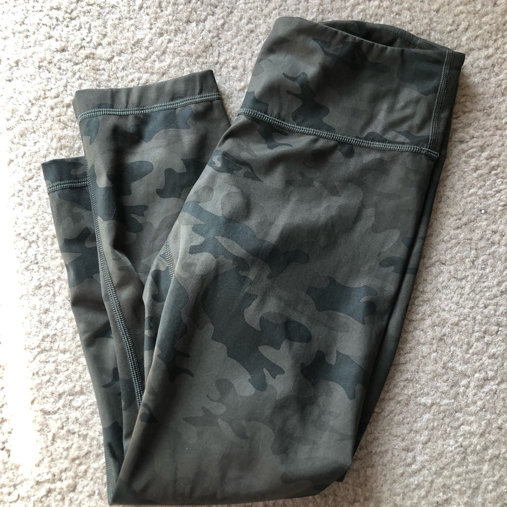 Lululemon camo cropped leggings